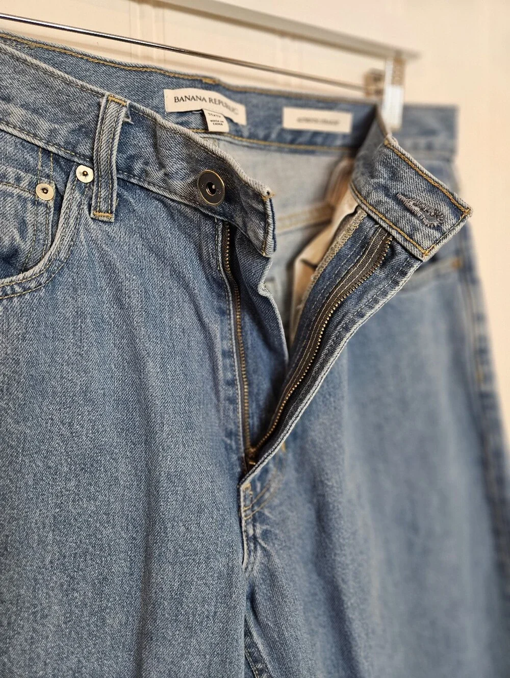 Banana Republic Jeans 33x32 Authentic Straight Relaxed Mid Rise Light Sea Glass